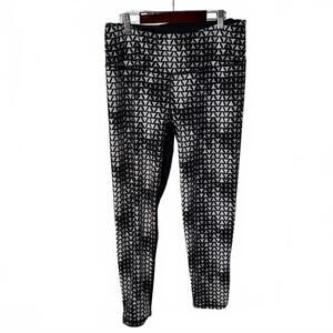 Women's Victorias Secret Black and White Patterned Activewear Leggings